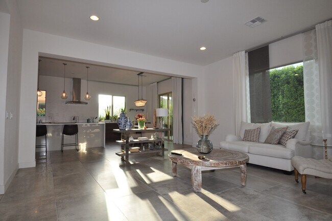 Building Photo - Stunning 5bed/3bath 2771 sq/ft Gilbert Home!