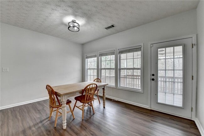 Building Photo - 6670 Island Pointe Dr