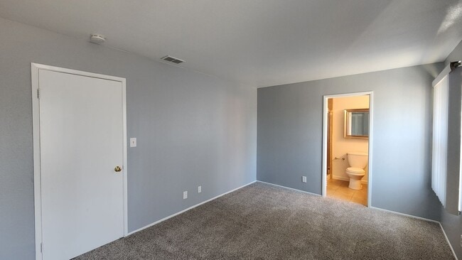 Building Photo - 422 Florin Rd