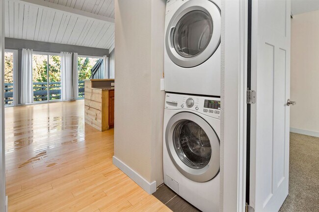 Building Photo - 4Touchstone