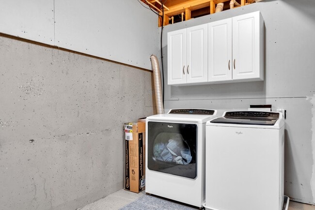 Building Photo - 219 E River Bend Dr