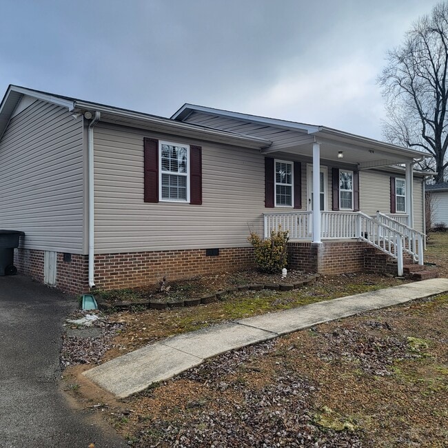 Building Photo - 1616 Linda Ave