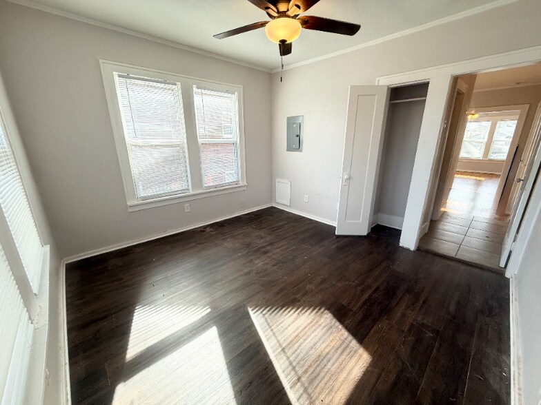 Building Photo - 520 S Fannin Ave