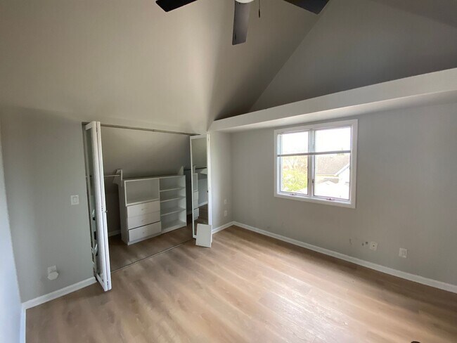 Building Photo - 201 S Pine St