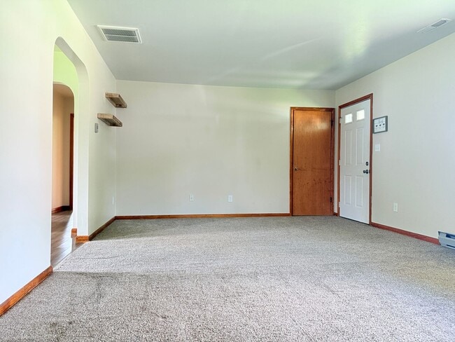 Building Photo - 305 Earlee Ave