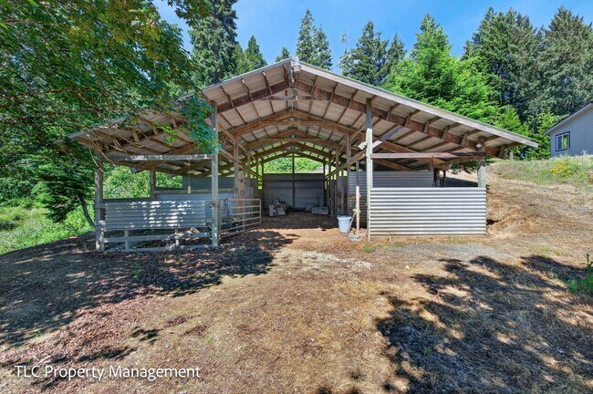 Building Photo - 3bd/2bath Home with a view!!