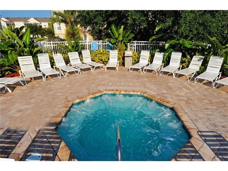 Building Photo - 8160 Fan Palm Way