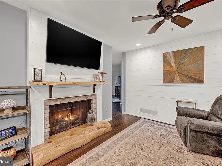 Building Photo - 4296 Wolf Hill Dr