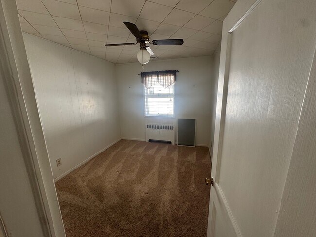 Building Photo - 19 N Manor Ave