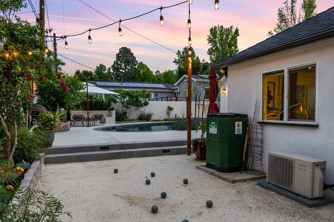 Building Photo - 4867 Revlon Dr