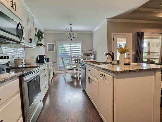 Building Photo - Pine Level - 4 Bed, 2 Bath, Indoor & Outdoor Fireplaces!