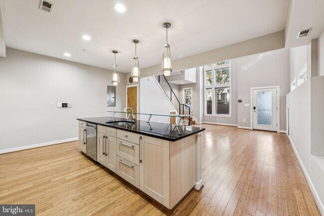 Building Photo - 241 R St NE