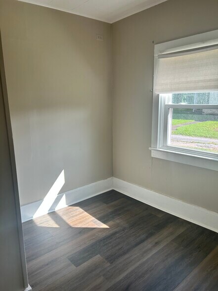 Building Photo - 2083 Broad St