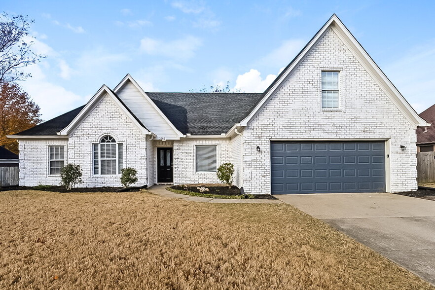 Primary Photo - 3163 Big Ben S