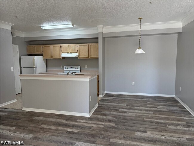 Building Photo - 11490 Villa Grand