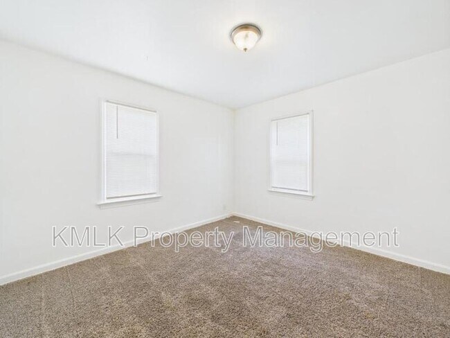 Building Photo - 636 Lurie Ave