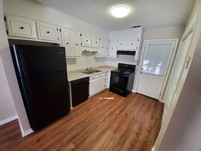 Building Photo - 100 Lanier Dr