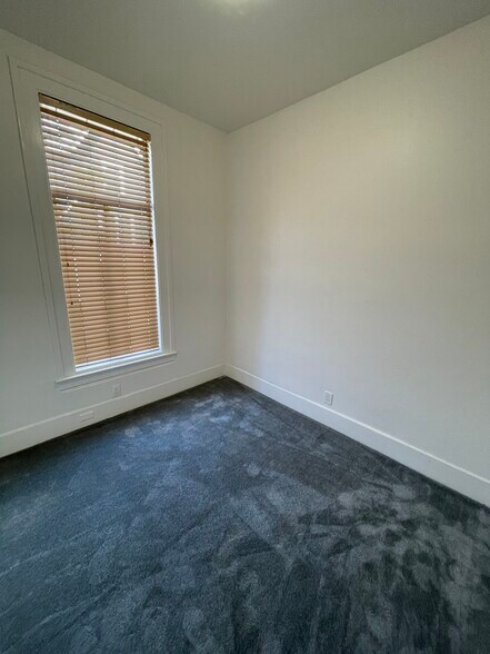 Building Photo - 637 Linden St