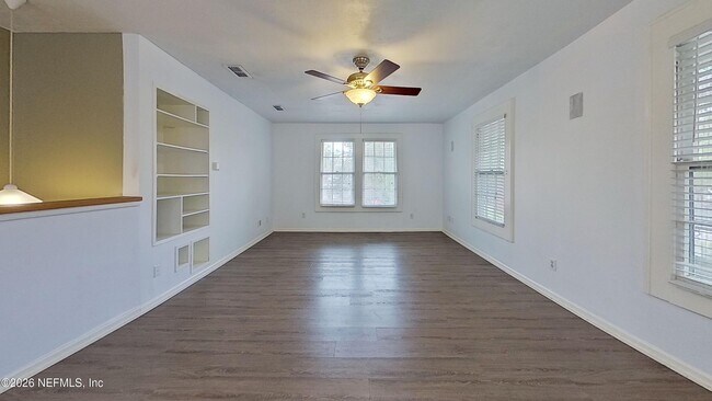 Building Photo - 2210 Myra St