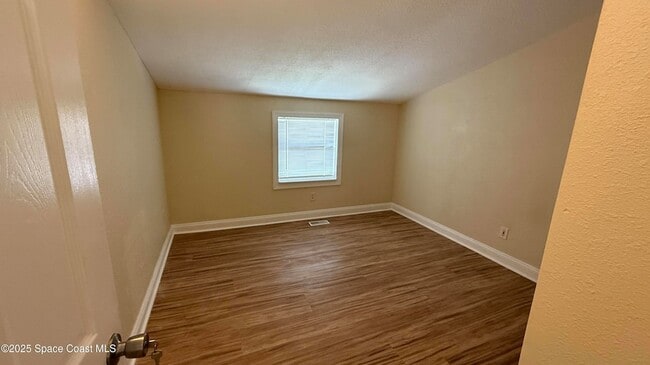 Building Photo - 508 Tasco Ave SW