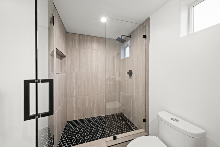 Building Photo - 6053 Craner Ave