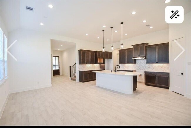 Building Photo - 10727 River Walk Dr