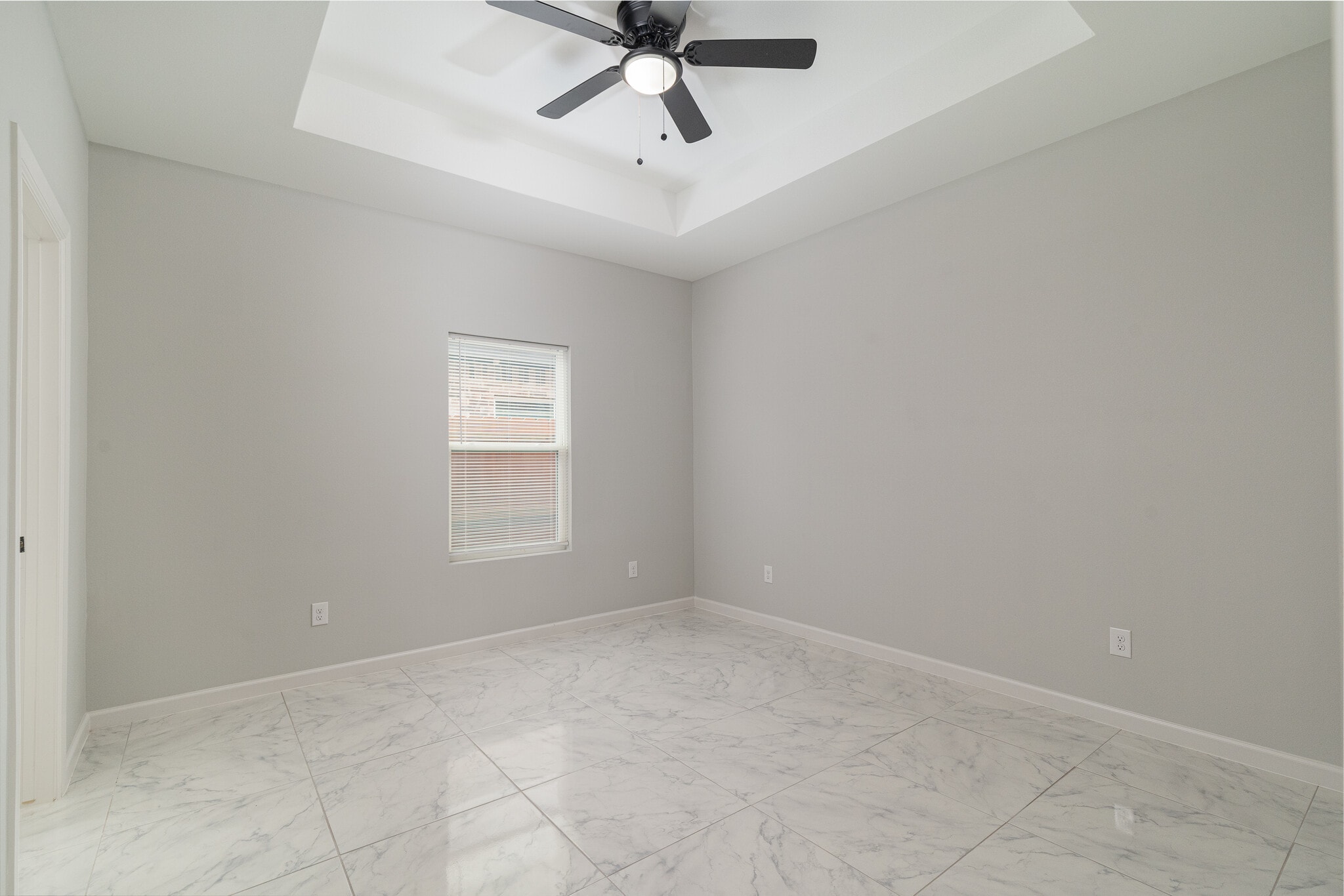 Building Photo - 1007 Hidden Hills St