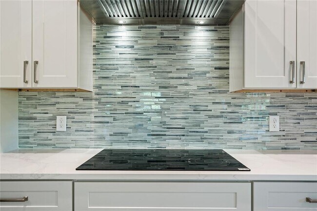 Building Photo - 1033 Hammock Cir