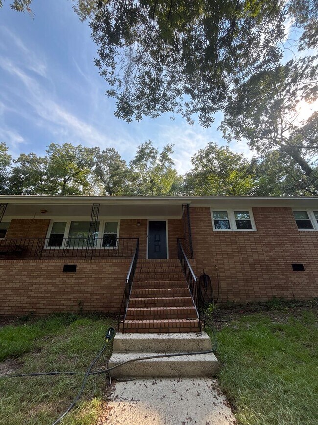 Building Photo - 3820 Edinburgh Rd