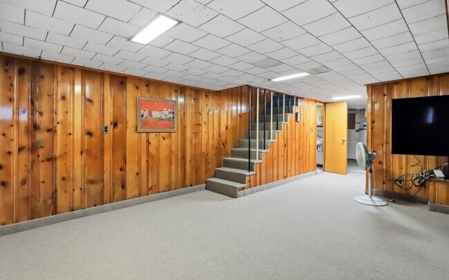 Building Photo - 807 N Irving Ave