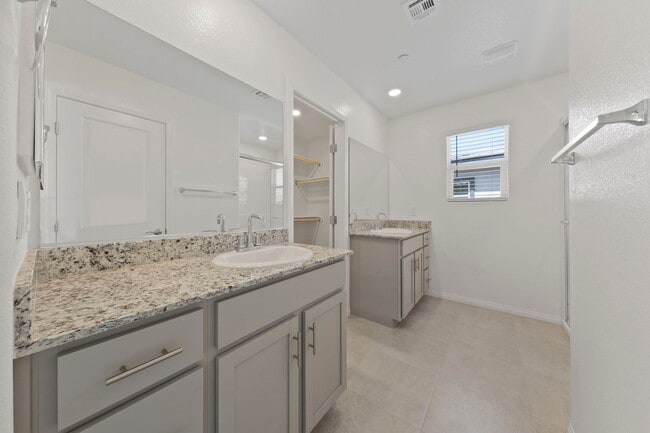 Building Photo - 412 Canary Song Dr