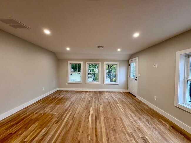 Building Photo - 57 Salem St