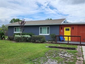 Building Photo - 8 Poinsettia Dr