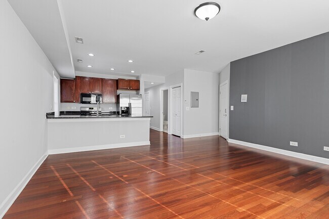 Building Photo - 7367 N Ashland Blvd