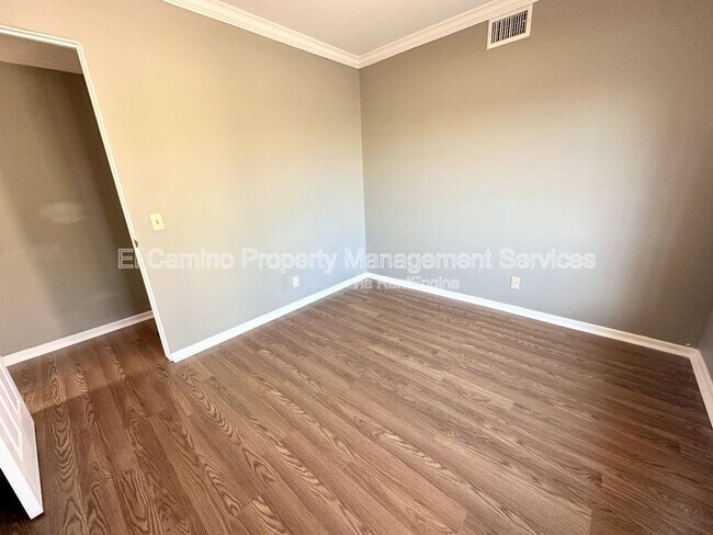 Building Photo - 750 Vinemead Dr