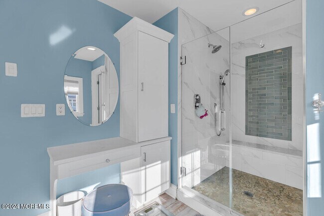 Building Photo - 300 Salem Ave