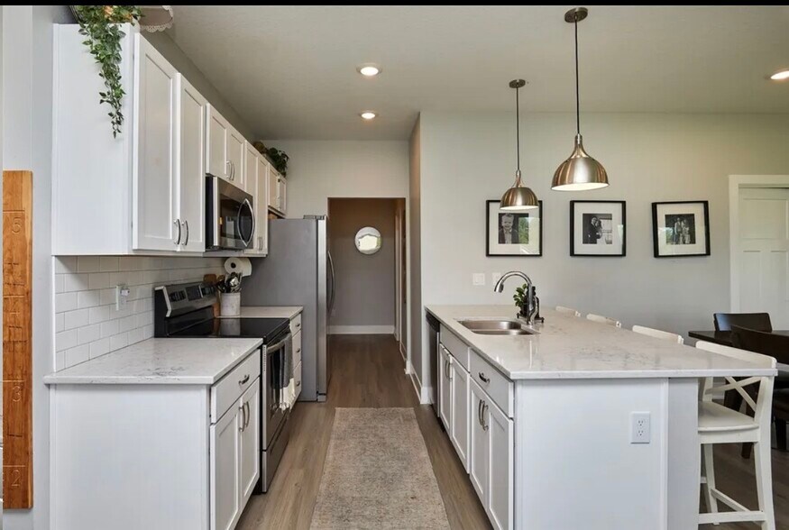 Building Photo - 2700 Yordi Dr