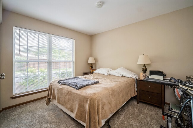 Building Photo - 1045 Talbots Ln