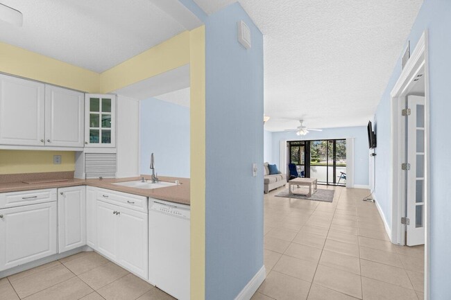 Building Photo - 1001 Sabal Ridge Cir