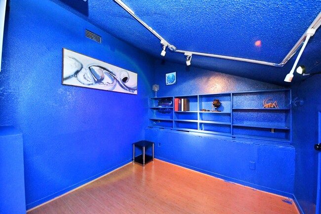Building Photo - 7877 Kendalia Dr
