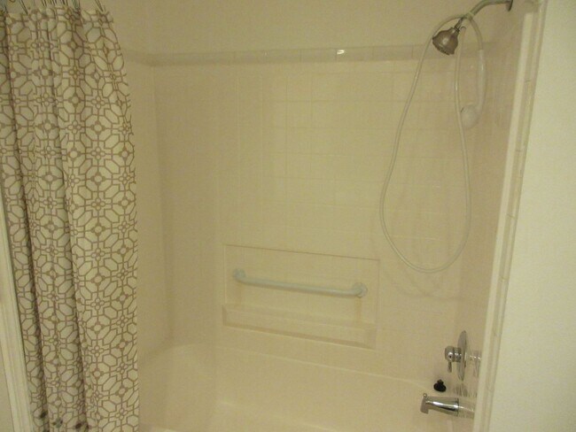 Building Photo - Well Maintained Three Bedroom in Keizer