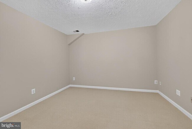 Building Photo - 1022 Delf Dr