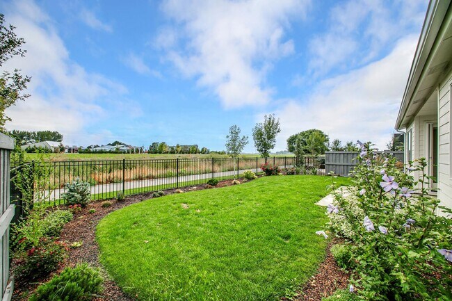 Building Photo - Meticulously Maintained Nampa Home!