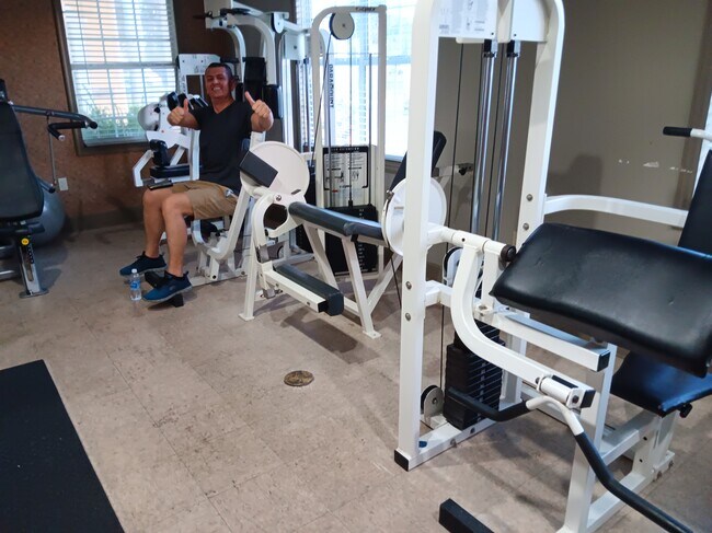 Building Photo - 1020 Villagio Cir