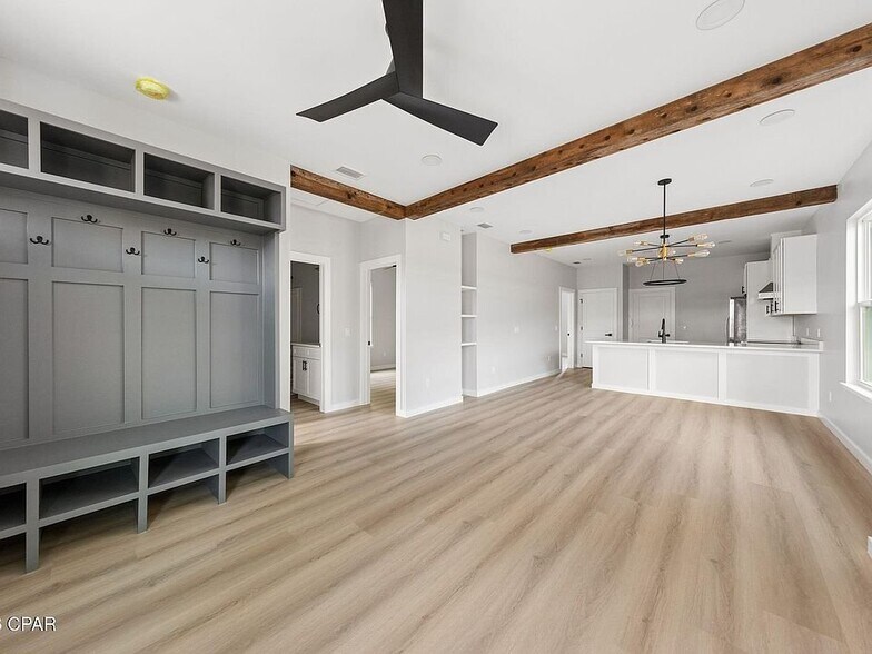 Building Photo - 517 E 8th St