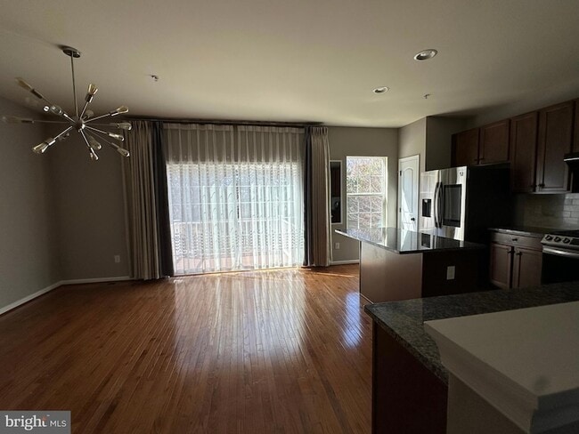 Building Photo - 525 S Twin Lakes Blvd