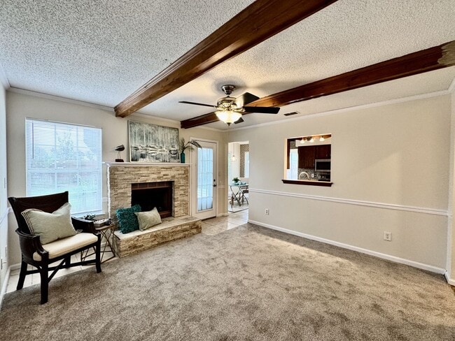 Building Photo - 4-Bedroom Home in Rock Creek Available NOW...