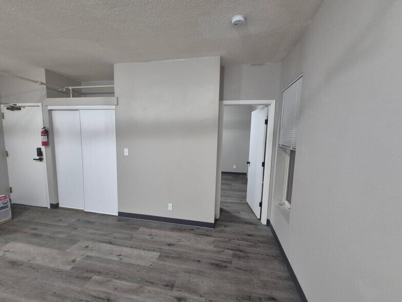 Building Photo - 301 N Riverfront Dr