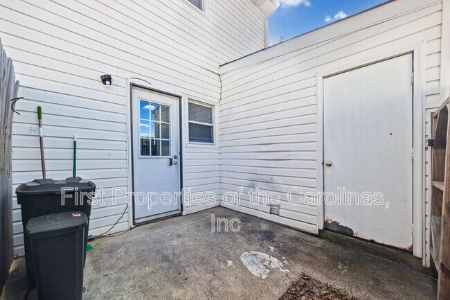 Building Photo - 7906 Oak Meadow Ct