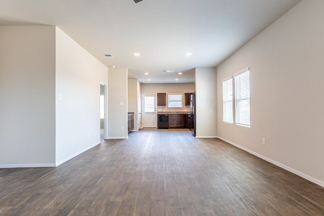 Building Photo - 373 Jade St